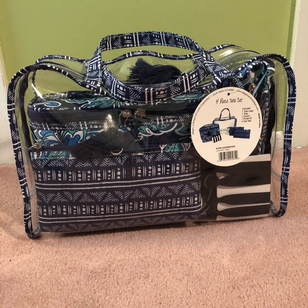 NWT Travel Tote Set